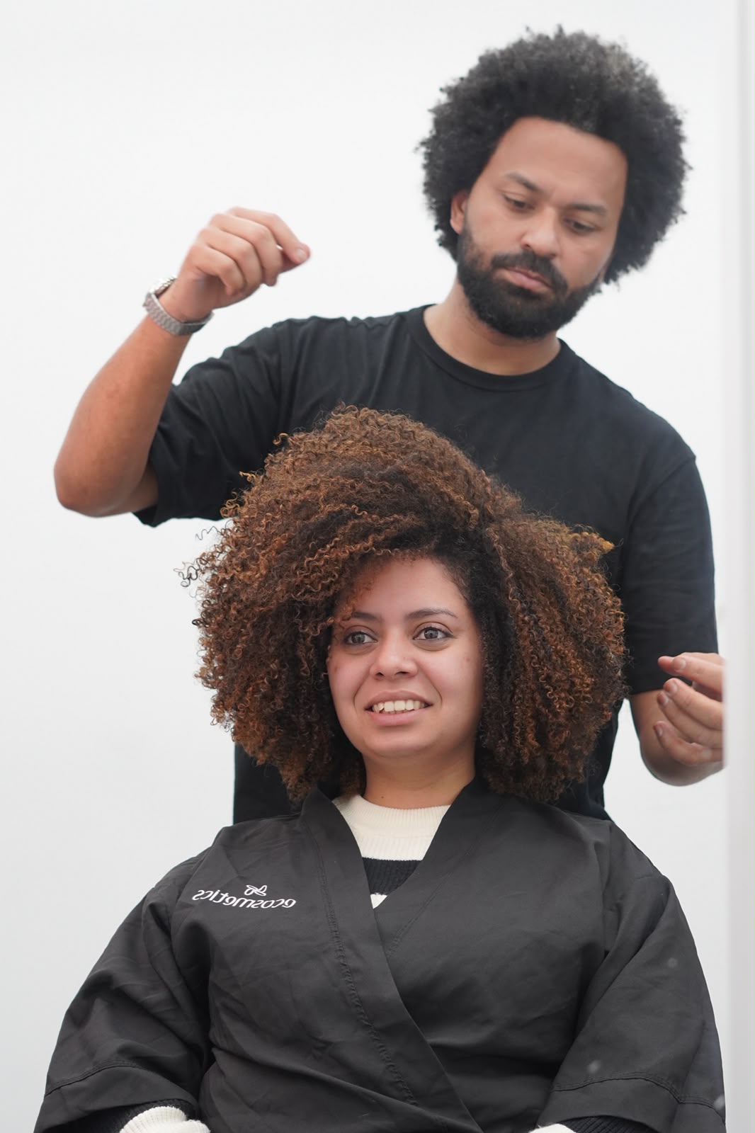 Corte em cabelo cacheado com volume